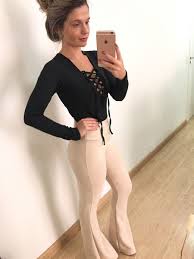 Look Calça Jeans Com Elastico Na Perna Calca Flare Bandagem Dourada Calca Flare Looks Calca
