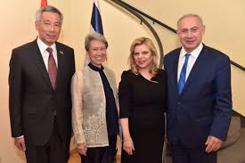 Mrs lee kuan yew, wife of minister mentor and mother of prime minister lee hsien loong, died at home on saturday at 5.40pm. Benjamin Netanyahu On Twitter Sara I Hosted Leehsienloong His Wife Tonight Lee Is The 1st Ever Prime Minister Of Singapore To Visit Israel