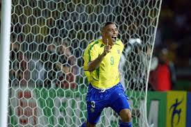 Ronaldo haircut in november 2010. Ronaldo Apologises For Horrible 2002 World Cup Haircut I Apologise To All Mothers Football Espana