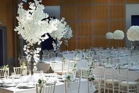 Am tag ihrer hochzeit stellen wir die gesamte dekoration auf und am nächsten tag räumen wir ab. Inspirationen Hochzeit Deko Luxuriose Hochzeitsdeko Mit Blumendecke