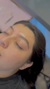 Who doesn’t love a fresh brow wax to start off the week right ? Need a  eyebrow wax? Call (530) 894-7477 💕✨