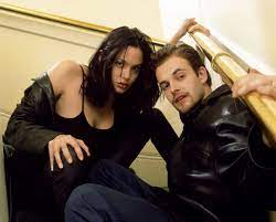In 1996, when she was 20, jolie married jonny lee miller, the british actor she'd met during the filming of hackers. Pin By Aithusa On Style Angelina Jolie Photos Angelina Jolie 90s Angelina Jolie Hair
