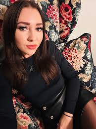 Comedy legend Bob Mortimer stunned listeners when he appeared in the BBC  Radio 1 Live Lounge to perform his quirky tune Slender People