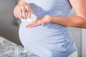 Padahal, jika ibu hamil mengalami sakit batuk, ibu hamil tidak bisa sembarangan minum obat yang dijual di toko obat atau apotek. Empat Obat Batuk Alami Untuk Ibu Hamil