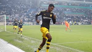 Borussia dortmund verfügt über eine rückkaufoption, kann von dieser allerdings frühstens 2021 gebrauch machen. Wohl Mit Ruckkauf Option Alexander Isak Vom Bvb Zu Real Sociedad