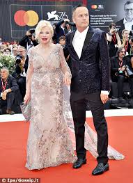 Sandra milo (born salvatrice elena greco; Sandra Milo A Venezia Con Il Compagno Piu Giovane Foto Gossip It