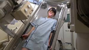 レントゲン車 検診 バリウム検査 ポロリハプニング vol.9-アイドル風の美人OLの片乳とパンツを盗撮！ |  アダルト動画・画像のコンテンツマーケット Pcolle