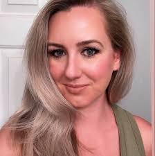 Donna Costanzo's Instagram, Twitter & Facebook