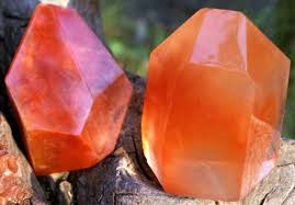 Carnelian Is A Red Brown Variety Of Chalcedony Chalcedony Is A Cryptocrystalline Form Of Quartz It Is Carnelian Crystals And Gemstones Rocks And Minerals