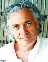 Paul blick a huit ans lorsque son frère meurt brutalement, le jour où la france entérine la ve république. Une Journee Avec Jean Paul Dubois Elle