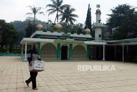 Ela siti nurfajriah, ela (1211404011) (2015) peranan dewan masjid indonesia (dmi) dalam pemberdayaan masyarakat berbasis masjid (studi deskriptif di dmi provinsi jawa barat). Pemkot Bandung Kembangkan Koperasi Di Masjid Republika Online