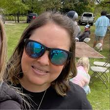 What clothes should college students pack for dorm?