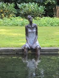 bronzen beeld voor de tuin bronzen tuinbeeld beeld in de tuin bronzen sculpturen in moderne tuin beelden voor b tuinbeelden beeldhouwwerk bronzen sculptuur