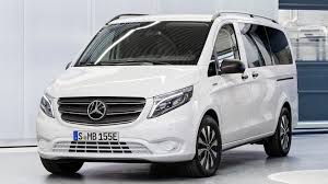 The new, evolved vito range with improved security, safety & connectivity. Probefahrt Mit E Vito Tourer Der Kleintransporter Mit Der Grossen Reichweite Golem De