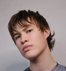 Forward vs Backwards ? Exact same haircut just styled differently. Which do  you prefer?? Styled with @scndrl.au