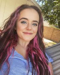 Rachel Shannon's Instagram, Twitter & Facebook