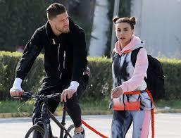 Τουρτα superman και ya habibi για τα γενεθλια του τερματοφυλακα του παοκ. Eirhnh Papadopoyloy Deite Ton Syntrofo Ths Ale3andro Pasxalakh Na Koyreyei Ton Skylo Ths Znews