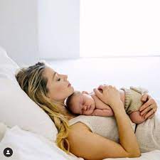 Amber heard has stunned fans with her announcement today that she has welcomed her first child. Amber Heard Ist Mutter Geworden Baby Oonagh Paige Heard Kam Im April Zur Welt Der Spiegel