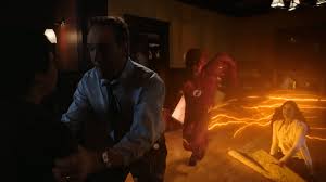 Varför sprang OG Barry Allen aldrig med sin mamma och pappa också? Vi har  sett vår Barry springa lätt medan han bär två vuxna. Lägg till ett barn som  förmodligen väger mindre