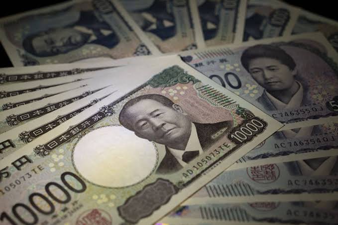 Sovereign debt plummets as inflation fears push yields to multi-year peaks