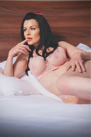 Jessica Sin Official on X: 30 minutes to go before my live onlyfans show,  come and see just how naughty I can be with 30% off. That wont be the only  thing