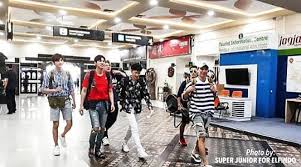Super junior merupakan salah satu boy group korea legendaris yang memulai debut pada tahun 2005 silam. Tiba Di Yogyakarta Super Junior Bikin Fans Histeris