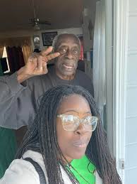 I took this picture with Uncle George over a week ago🤦🏾‍♀️ He wasn't  feeling his best and neither was I. One of my friends asked me how's Uncle  George today because I