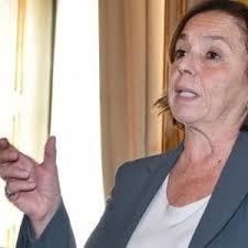 L'appello di economisti, giuristi e virologi: "Regolarizzare gli immigrati  in tutti i settori economici"