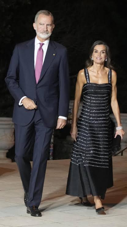 De Sonsoles Ónega a Raquel Sánchez Silva y Roberto Leal: cónclave de  famosos en la tradicional gala del Premio Planeta 2024