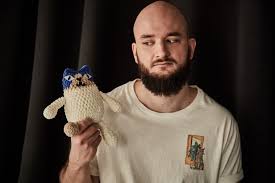 Patří mezi první české interprety propagující svou hudební tvorbu na portálu youtube. Talentem Pres Propast Koncert Pokace A Voxela Kulturni Centrum Lanskroun