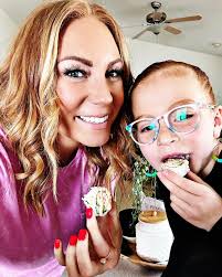 Hey mom, take a picture of us. Because we're the sushi twins.” 🍣👯‍♀️