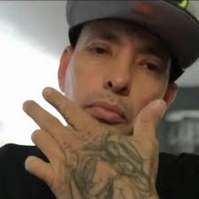 If painting old bricks, What works better and why. Oil primer or loxon xp?