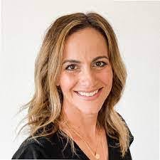 Kari Jacobson's Instagram, Twitter & Facebook