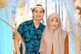 Larissa gunawan larissa chou merupakan istri dari muhammad alvin faiz yang sebelumnya memeluk agama budha kemudian menjadi pemeluk islam. Profil Lengkap Larissa Chou Mualaf Bersama Ayah Dan Neneknya Dibimbing Alvin Faiz Semua Halaman Hits
