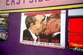 Der letzte präsident der untergegangenen sowjetunion ist. Honecker Kuss Fotos Imago