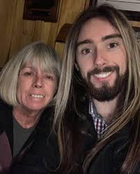 It's this special lady's birthday! Happy Birthday Mom @sandy.akins.921 !!  Hope this is the best one yet! 🎂🎊🎉🎶😁 • • • #happybirthday #mom #blessed