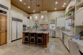 18 ft vaulted ceilings