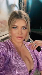 A inceput sa cante de pe la varsta de 3 anisori si a cantat pe tot parcursul scolii si a liceului. Loredana Groza Mai SincerÄƒ Ca NiciodatÄƒ Eu Am Fost IntarziatÄƒ Cu Sexul Cine E BÄƒrbatul Cu Care S A SÄƒrutat Prima OarÄƒ Stiri Vedete Si Evenimente Viva Ro