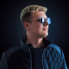 🇵🇱 Polak przed szansą występu na 𝐓𝐎𝐌𝐎𝐑𝐑𝐎𝐖𝐋𝐀𝐍𝐃  𝐖𝐈𝐍𝐓𝐄𝐑!🎧❄️ 18-letni Cezary Machej z Pogórza może spełnić marzenie i  zagrać na Tomorrowland Winter 2025 w Alpe d'Huez! 🌍 Aby zawalczyć o to  wyjątkowe miejsce,