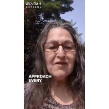 It is so important to be specific in a networking conversation. Be sure to  have an agenda📕