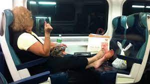 Tempat duduk yang luas berbeda dengan bus, kereta api memiliki jarak tempat duduk yang lebih luas dan membuat nyaman para penumpang saat sedang duduk. Tempati Kursi Orang Lain Wanita Ini Dilarang Naik Kereta Selama 180 Hari Halaman All Tribunnews Com Mobile