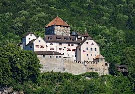 It is home to around 38,500 inhabitants. Kinderweltreise Ç€ Liechtenstein Land Ii