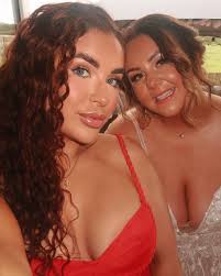 Elizabeth Pope (@lizziepopeuk) · Instagram photos and videos