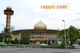 The mosque was officially opened on 31 july 1977 by the almarhum sultan salahuddin abdul aziz shah of selangor. Masjid Tun Abdul Aziz Wisata Menarik