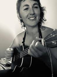 Musicienne folk québécoise vivant à Nelson invitée à Pacifique en chanson