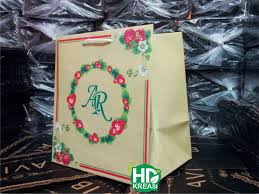 Cetak custom paper bag makanan anda untuk kebutuhan bisnis personal atau perusahaan. Paper Bag Murah Custom Model Kotak Ukuran Besar