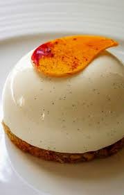 Un Petit Gateau Haute Couture Savoureux Au Doux Parfum D Ete Niveau De Difficulte Moyennement Eleve Mais Suc Recettes De Cuisine Recette Gateau A La Vanille