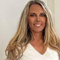 Kerri Summers's Instagram, Twitter & Facebook