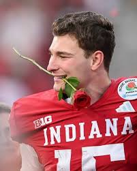 I am a Catholic… Give all the glory to God” Heisman Trophy winner Fernando  Mendoza emphasizes the importance of his Catholic faith, revealing that he  never misses Sunday Mass and he go