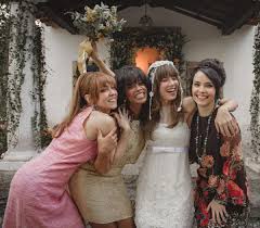 Débora Falabella fala sobre etarismo, casamento e maternidade: Amo ser mãe  de adolescente